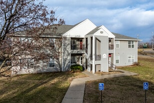 Shawnee Lake Apartments in Topeka, KS - Building Photo