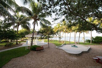 9 Via Lucindia Dr N in Stuart, FL - Building Photo - Building Photo