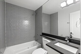 516 W Aldine Ave, Unit 305 in Chicago, IL - Foto de edificio - Building Photo