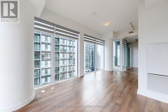 158 Front St E in Toronto, ON - Building Photo - Building Photo