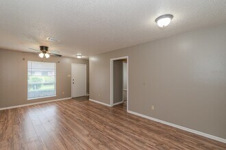 6638 Lexington Dr in Beaumont, TX - Foto de edificio - Building Photo