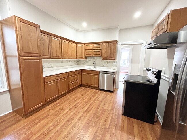 75 Hillside St, Unit 2T in Boston, MA - Building Photo - Building Photo