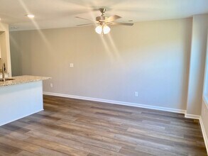 943 Center Rd in Clarksville, TN - Building Photo - Building Photo