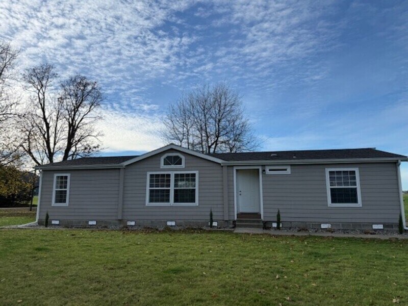 5556 Rock Rd in Sumas, WA - Building Photo