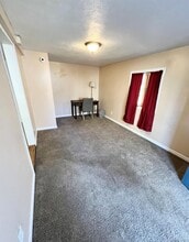 53 Circle Dr N in Patchogue, NY - Building Photo - Building Photo