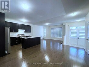 253 Clockwork Dr in Brampton, ON - Building Photo - Building Photo