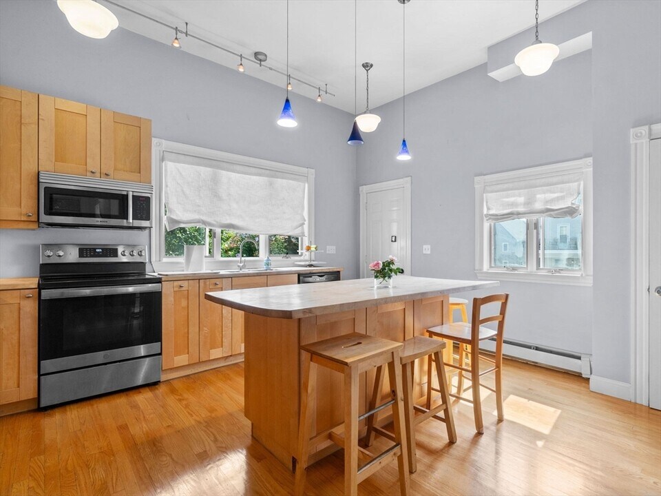 22 Eulita Ter, Unit 22## in Boston, MA - Foto de edificio