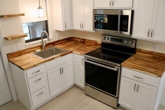 33 63rd St in Yankeetown, FL - Foto de edificio - Building Photo