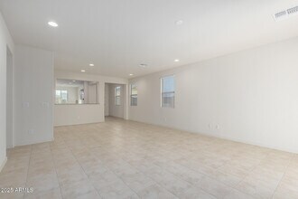 8818 W Luke Ave in Glendale, AZ - Foto de edificio - Building Photo