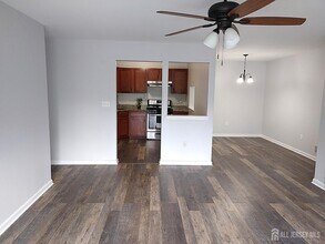39 Dartmouth Way in North Brunswick, NJ - Building Photo - Building Photo
