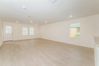 9104 SW 20th St in Oklahoma City, OK - Foto de edificio - Building Photo