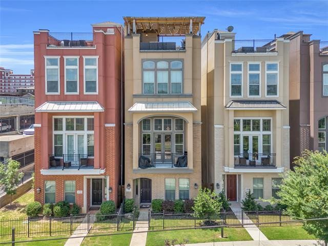 property at 1376 Arch Pl