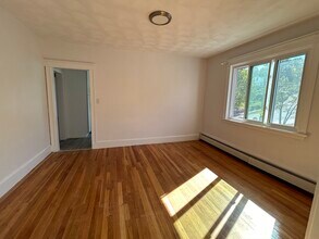 32-34 Fessenden Rd, Unit 2 in Arlington, MA - Building Photo - Building Photo