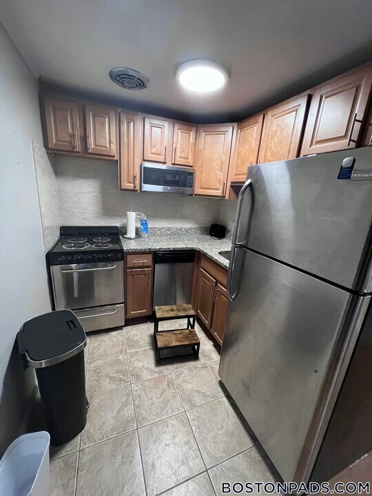 110 Babcock St in Brookline, MA - Building Photo