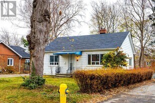 9 Thirty Eighth St in Toronto, ON - Building Photo