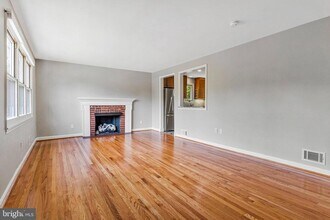 301 Moncure Dr in Alexandria, VA - Building Photo - Building Photo