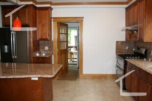 124 Columbia St in Brookline, MA - Building Photo