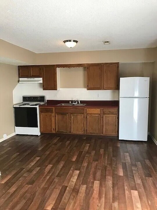 901 N Lynn St in Independence, MO - Building Photo