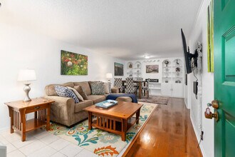 2490 SW 14th Dr in Gainesville, FL - Building Photo - Building Photo