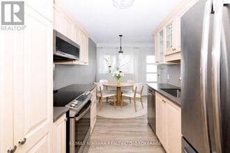 14 Norris Pl in St Catharines, ON - Building Photo - Building Photo