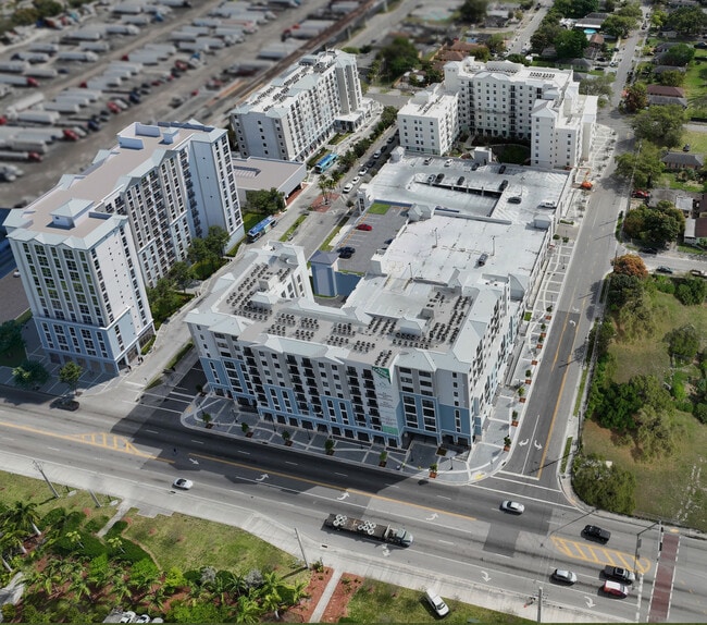 Northside Transit Village III in Miami, FL - Foto de edificio - Building Photo