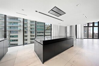 1000 Biscayne Blvd, Unit 0336 in Miami, FL - Foto de edificio - Building Photo