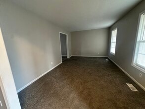 630 Connaly Dr in Hope Mills, NC - Foto de edificio - Building Photo