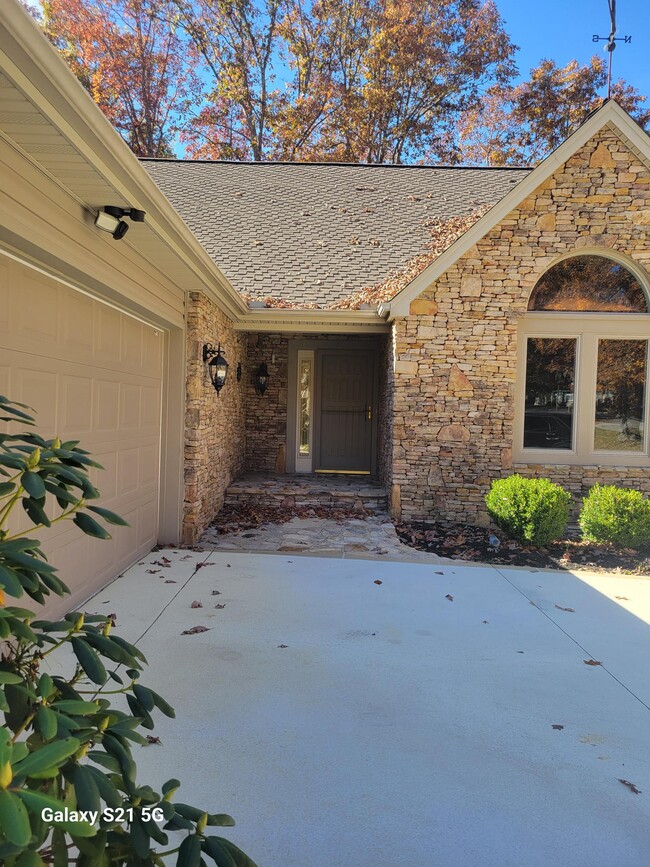 148 Lakewood Dr in Crossville, TN - Building Photo - Building Photo