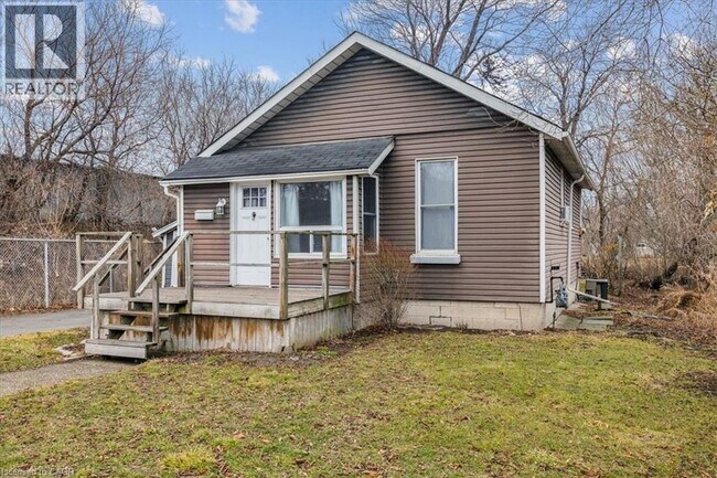 7 N Park Ave in Hamilton, ON - Building Photo - Building Photo