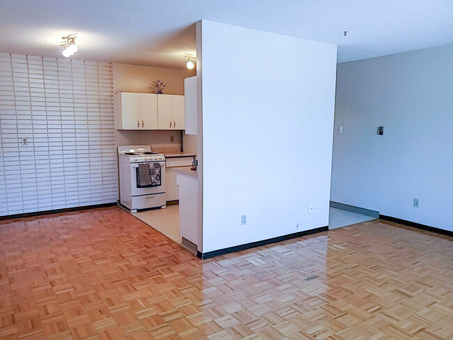 1025 Munroe Av in Winnipeg, MB - Building Photo - Building Photo