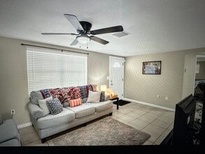 6734 Sandalwood Dr in Port Richey, FL - Foto de edificio - Building Photo