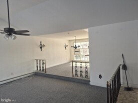 901 Montgomery Ave in Fort Washington, PA - Building Photo