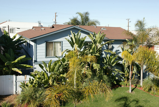 4230 44th St in San Diego, CA - Foto de edificio - Building Photo