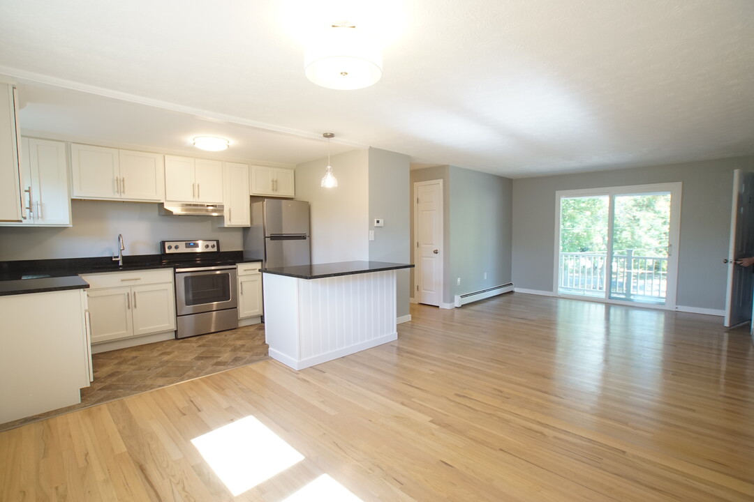 70 Wilson Ln in Vernon, CT - Building Photo