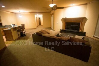 1101 Golden Leaf Dr in Moore, OK - Building Photo - Building Photo