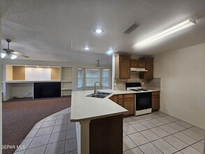 3361 Tierra Fertil Dr in El Paso, TX - Foto de edificio - Building Photo