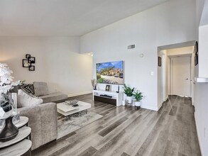 2351 NW 33rd St in Oakland Park, FL - Building Photo - Building Photo