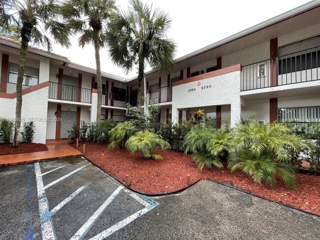 2390 Coral Springs Dr in Coral Springs, FL - Building Photo - Building Photo