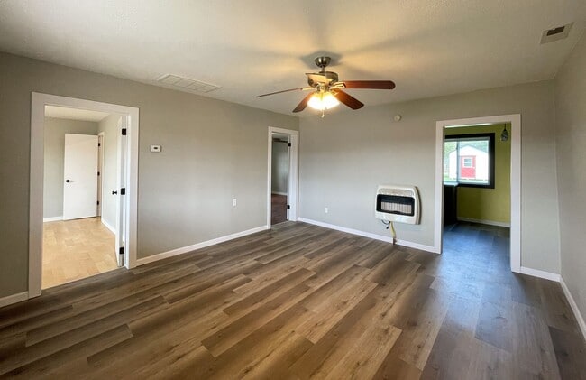 622 W Ave B in Hutchinson, KS - Building Photo - Building Photo