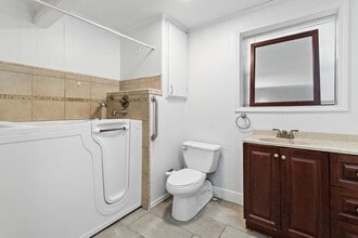 5 Circle F St in Orange, TX - Building Photo - Building Photo