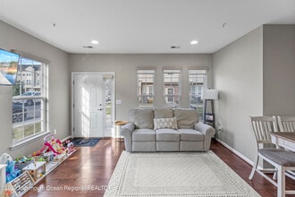 1 Kyle Dr in Tinton Falls, NJ - Building Photo - Building Photo