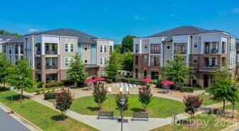 16408 Holly Crest Ln in Huntersville, NC - Building Photo