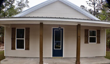 9 Lake Ellen Dr in Crawfordville, FL - Building Photo - Building Photo