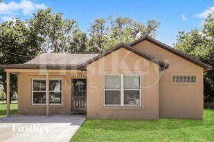 148 N Ridgewood Ave in Daytona Beach, FL - Building Photo