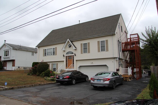 53 Moulthrop St in East Haven, CT - Building Photo - Building Photo