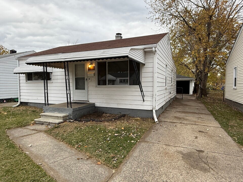 13155 Sidonie Ave in Warren, MI - Building Photo