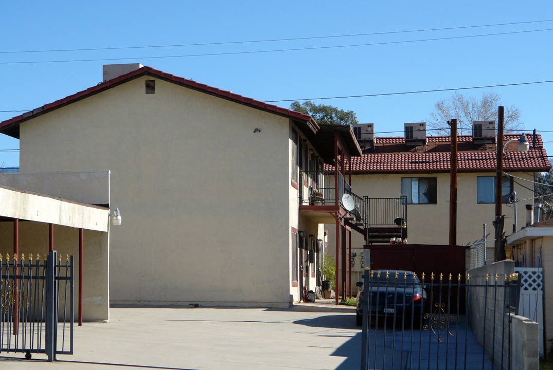 3325 N E St in San Bernardino, CA - Building Photo