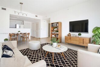 10 Aragon Ave in Coral Gables, FL - Building Photo - Building Photo