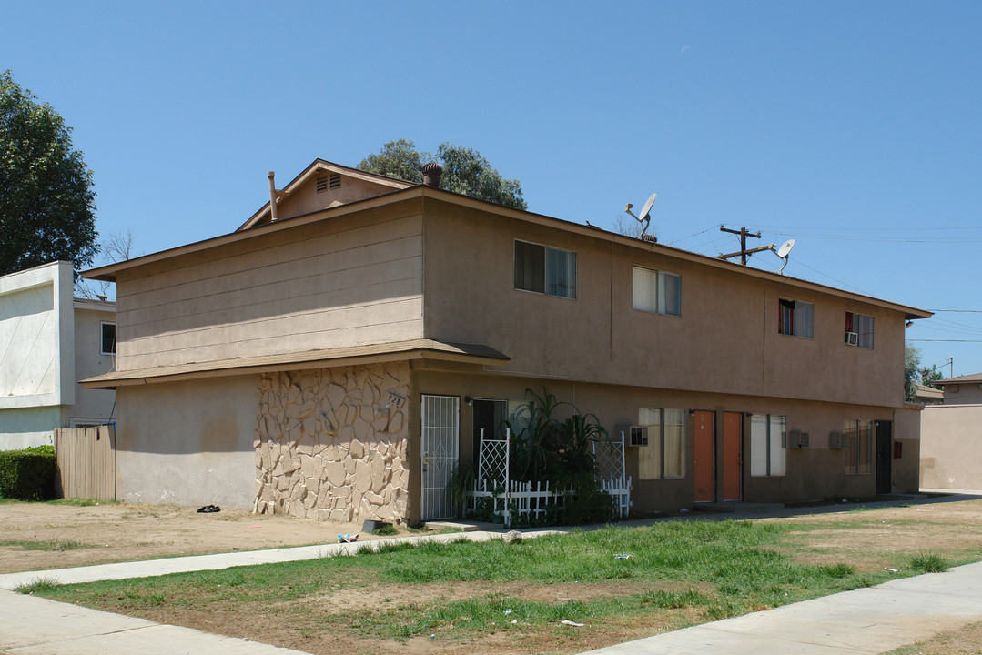 928 N Cota St in Corona, CA - Building Photo