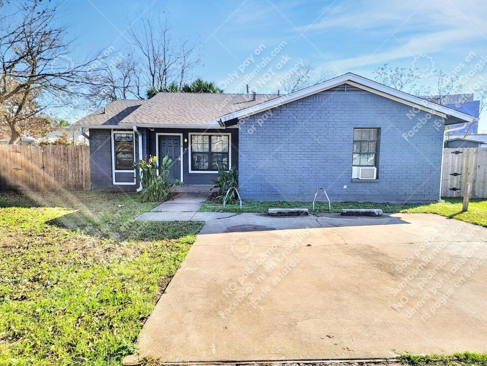 901 E Leslie Cir in Austin, TX - Building Photo